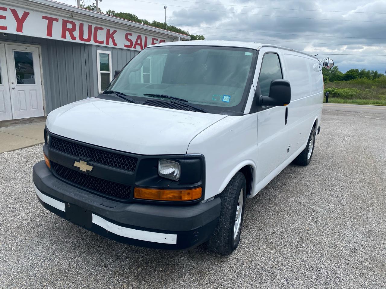 Chevrolet Express Cargo Van RWD 1500 135" 2011