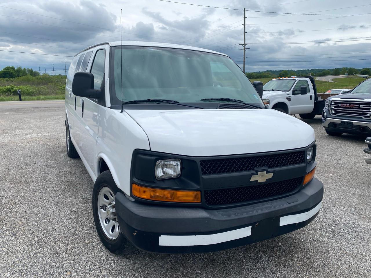 Chevrolet Express Cargo Van RWD 1500 135" 2011