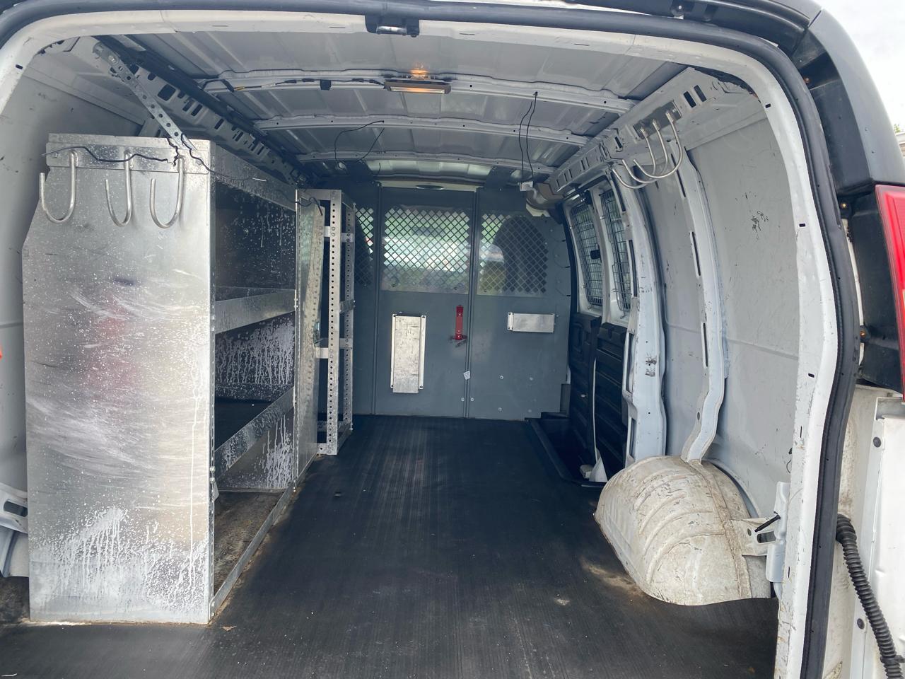 Chevrolet Express Cargo Van RWD 1500 135" 2011