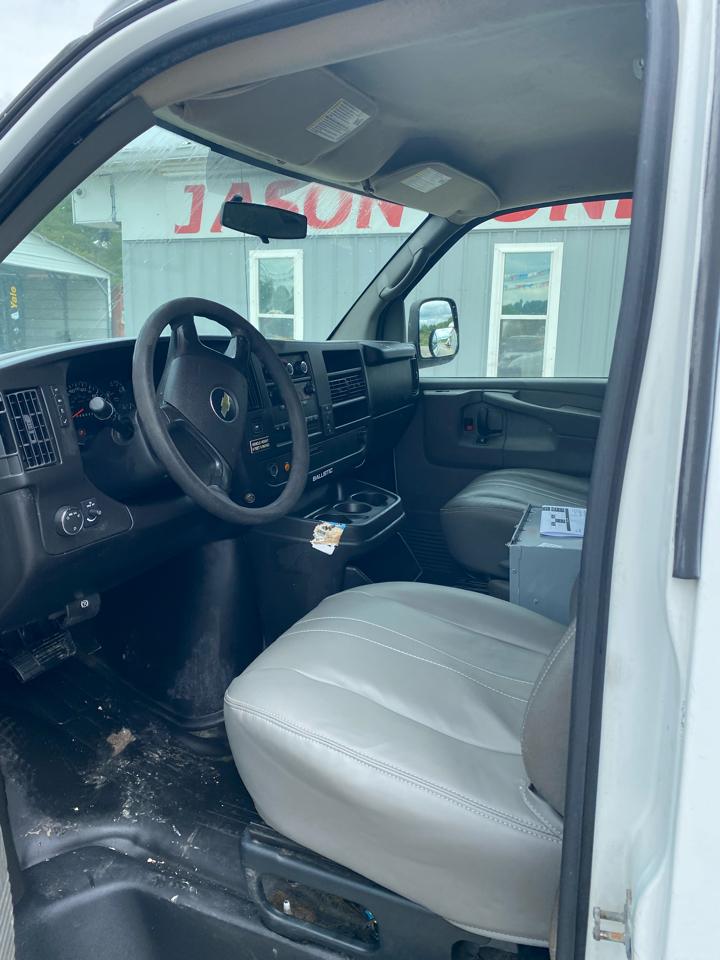 Chevrolet Express Cargo Van RWD 1500 135" 2011