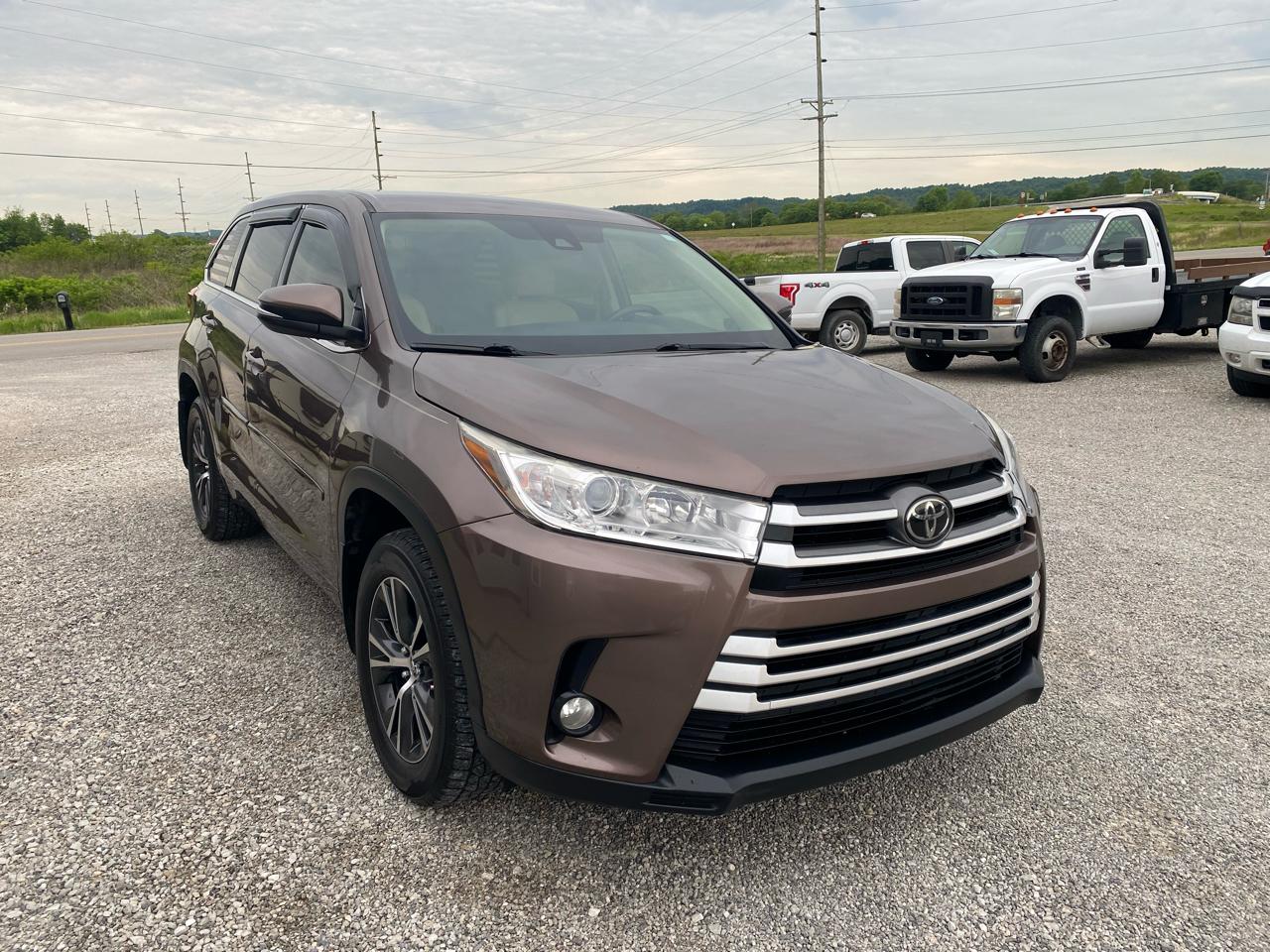 Toyota Highlander LE V6 FWD (Natl) 2017