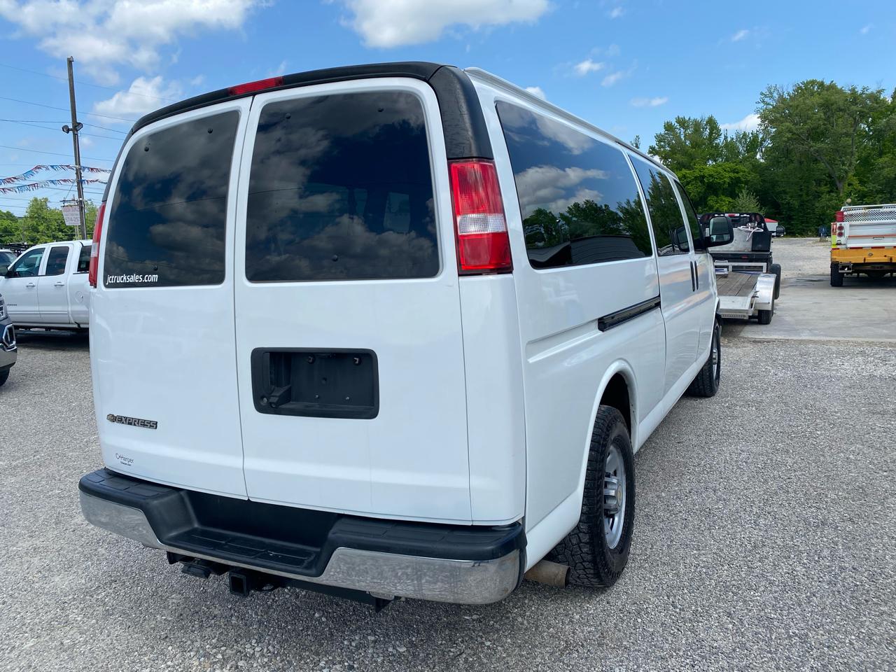 Chevrolet Express Passenger RWD 3500 155" LT 2020