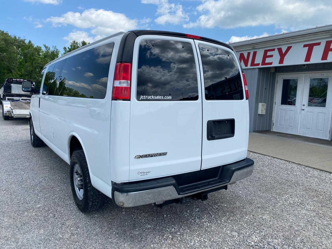 Chevrolet Express Passenger RWD 3500 155" LT 2020