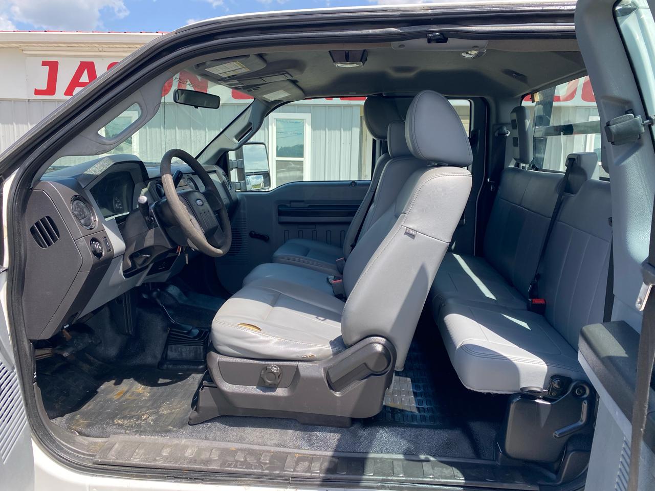 Ford Super Duty F-350 SRW 4WD SuperCab 158" XL 2012