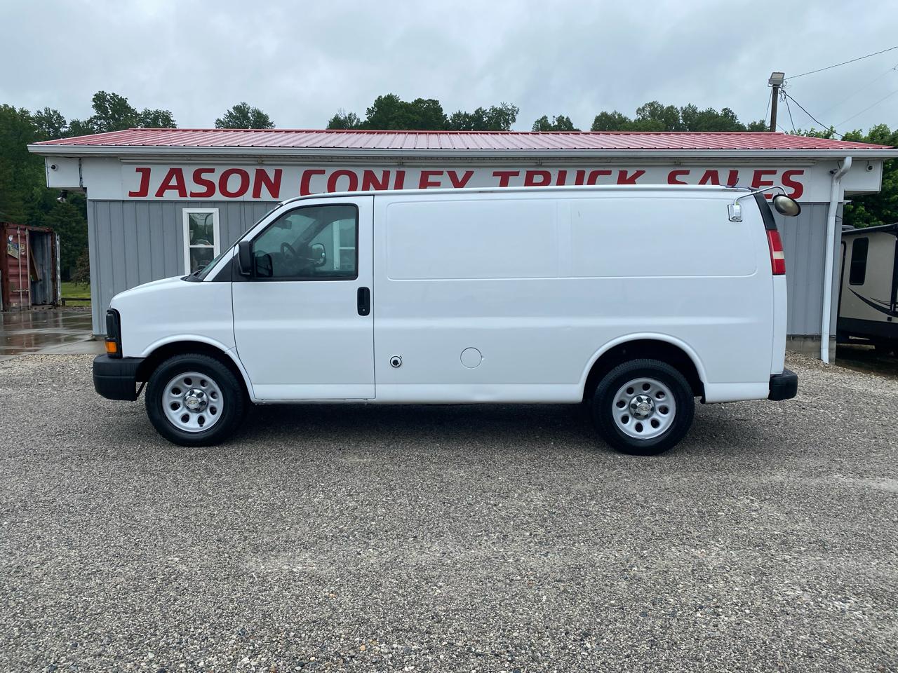 Chevrolet Express Cargo Van RWD 1500 135" 2013