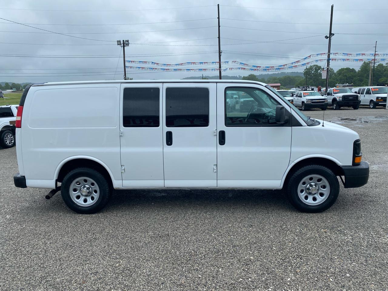 Chevrolet Express Cargo Van RWD 1500 135" 2013