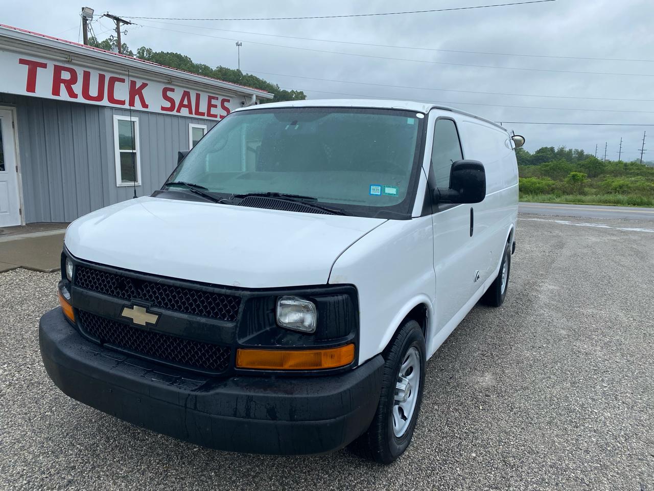 Chevrolet Express Cargo Van RWD 1500 135" 2013