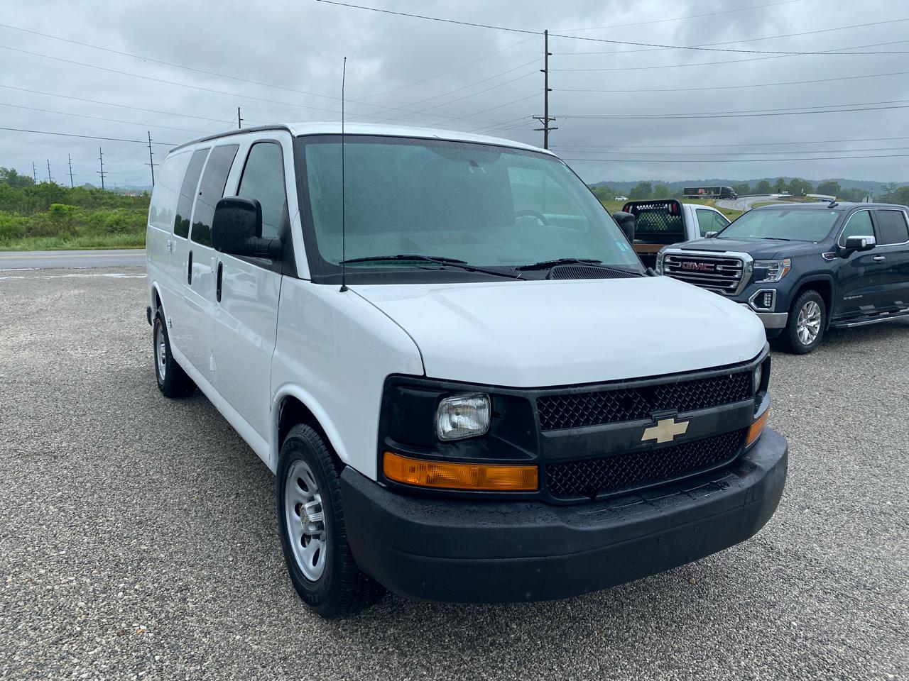 Chevrolet Express Cargo Van RWD 1500 135" 2013