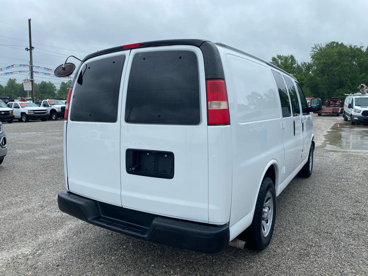 Chevrolet Express Cargo Van RWD 1500 135" 2013