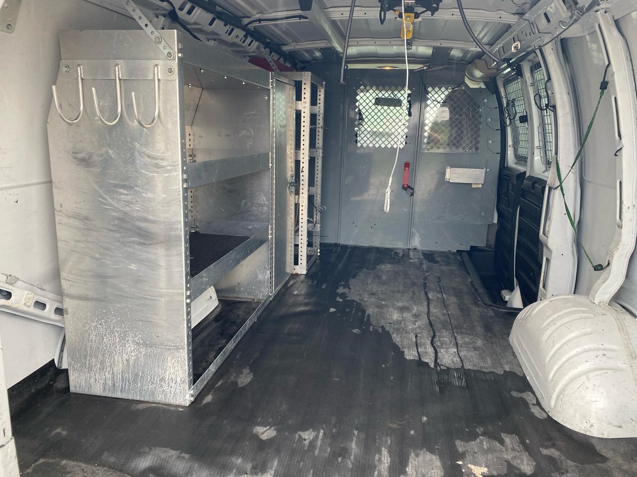 Chevrolet Express Cargo Van RWD 1500 135" 2013