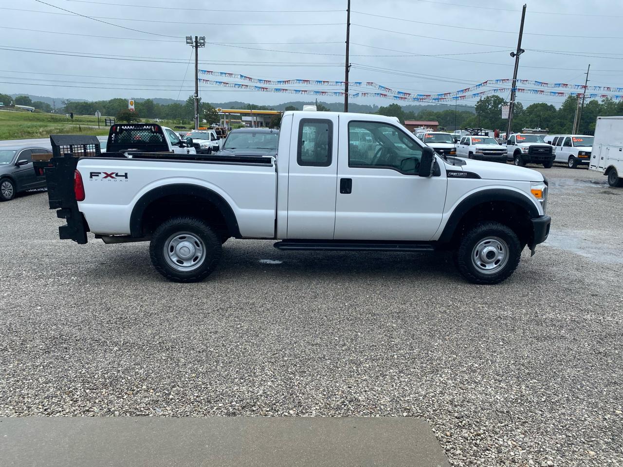 Ford Super Duty F-350 SRW 4WD SuperCab 158" XL 2012