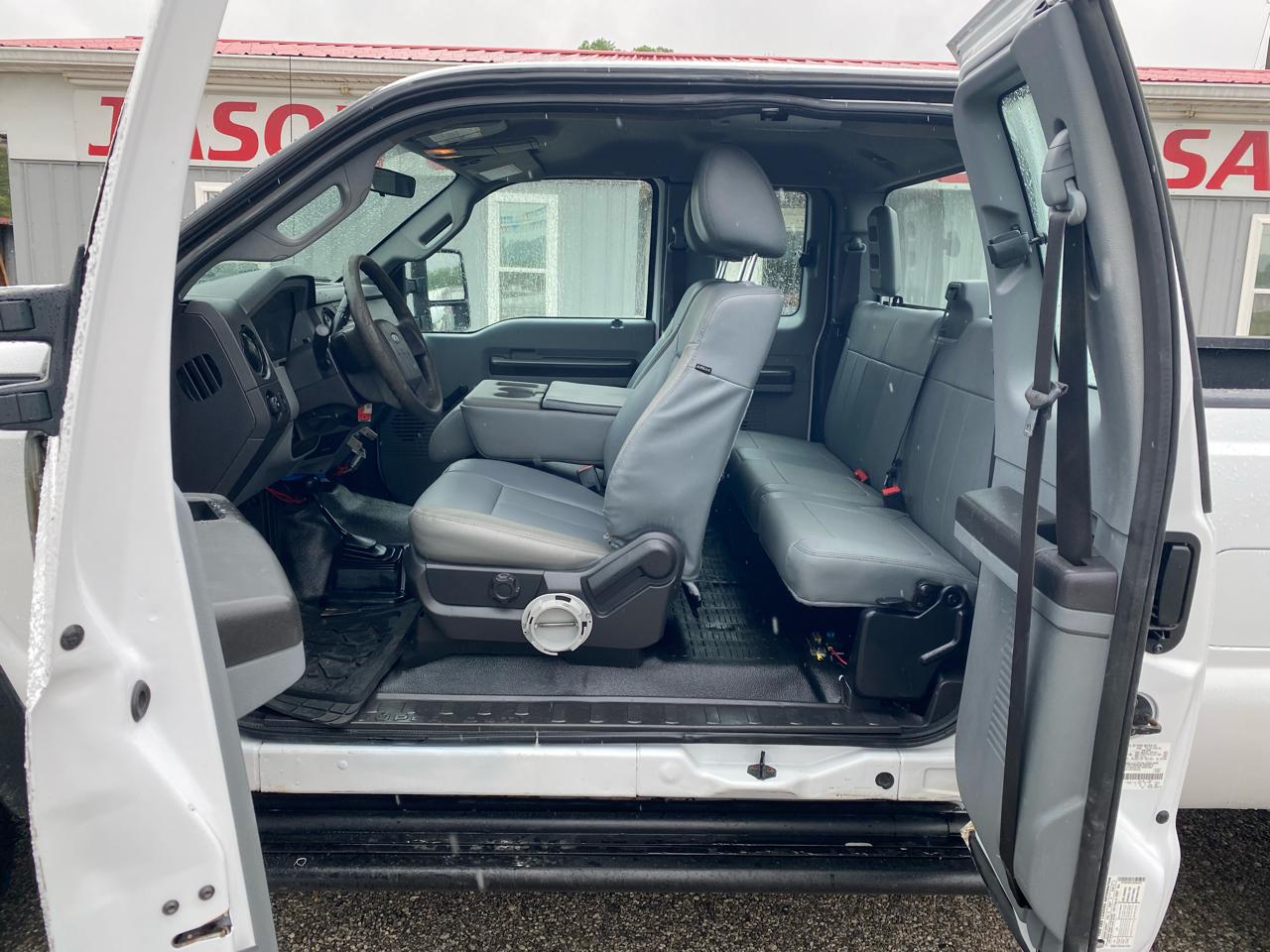 Ford Super Duty F-350 SRW 4WD SuperCab 158" XL 2012