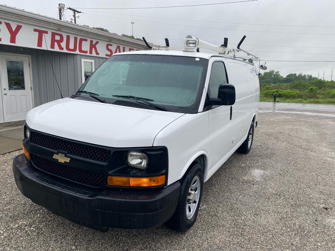 Chevrolet Express Cargo Van RWD 1500 135" 2011