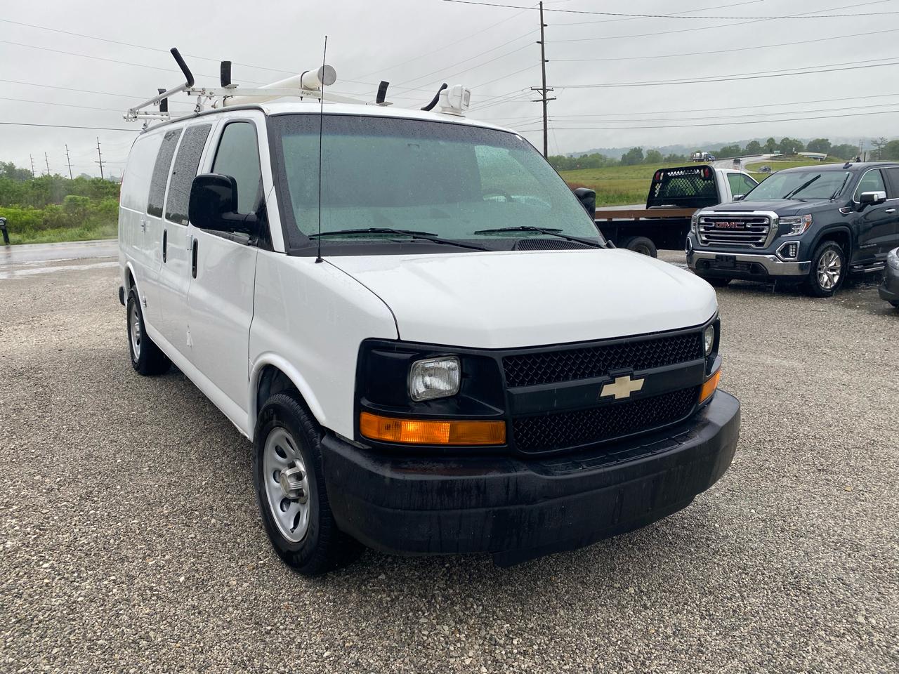 Chevrolet Express Cargo Van RWD 1500 135" 2011