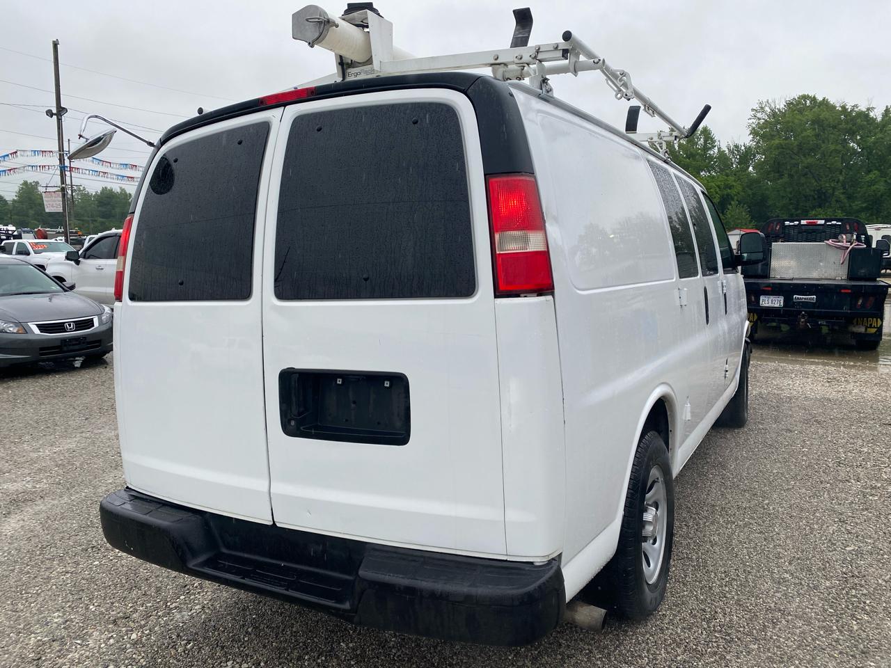 Chevrolet Express Cargo Van RWD 1500 135" 2011
