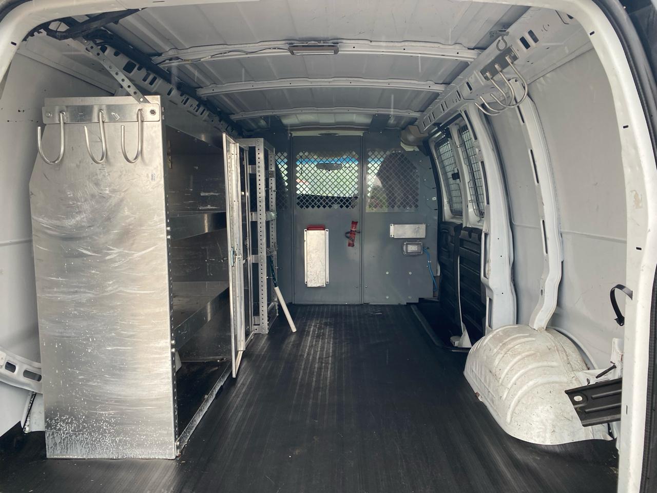 Chevrolet Express Cargo Van RWD 1500 135" 2011