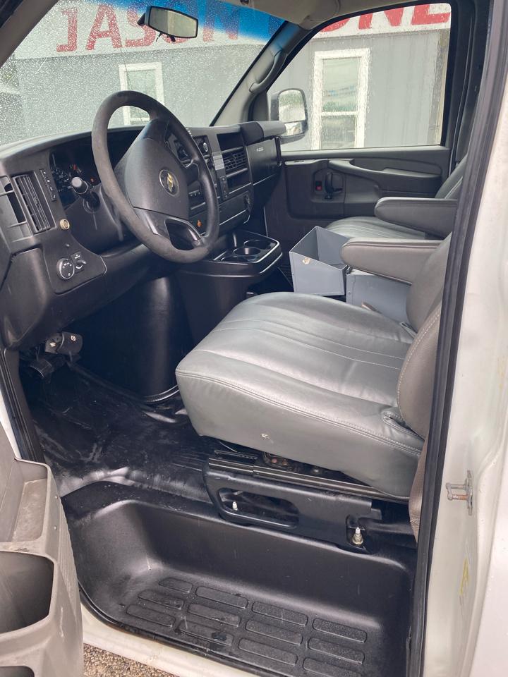 Chevrolet Express Cargo Van RWD 1500 135" 2011