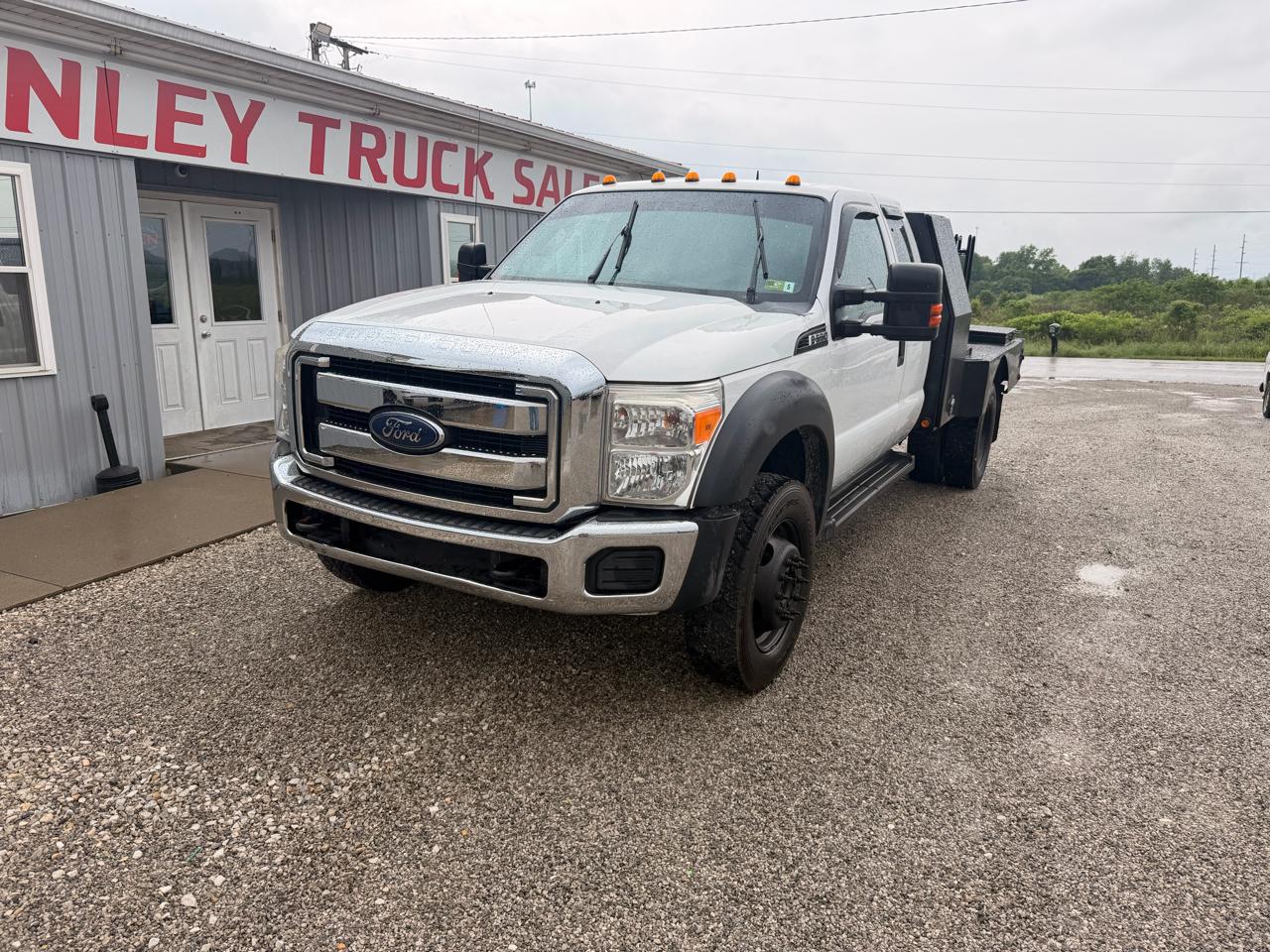 Ford Super Duty F-550 DRW 4WD SuperCab 186" WB 84" CA XLT 2016