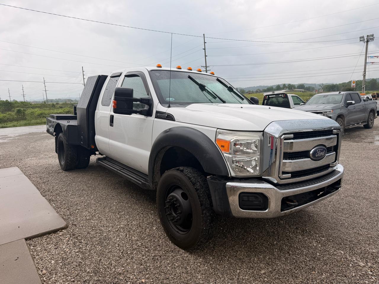 Ford Super Duty F-550 DRW 4WD SuperCab 186" WB 84" CA XLT 2016