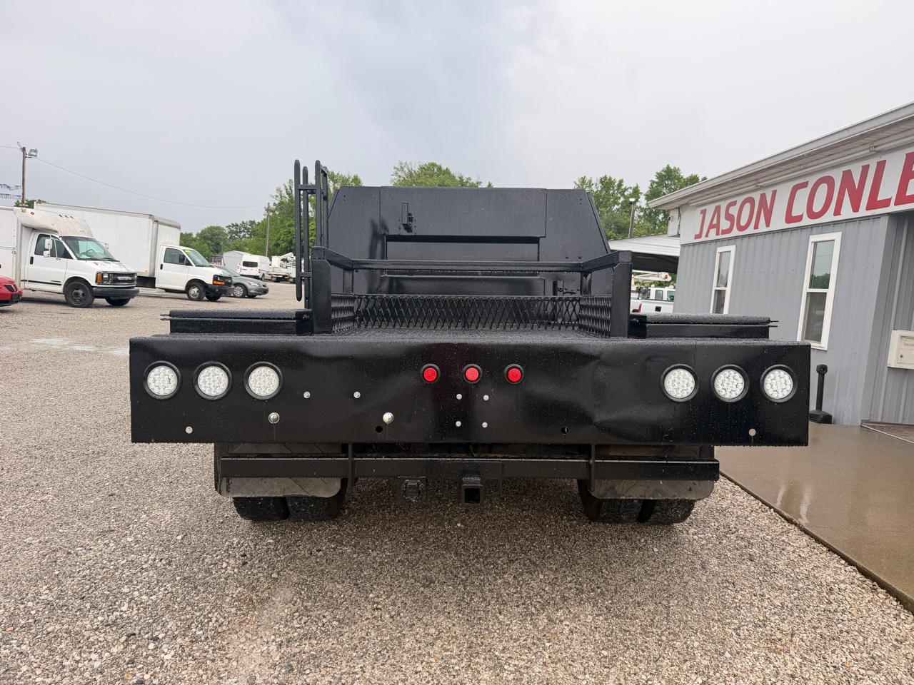 Ford Super Duty F-550 DRW 4WD SuperCab 186" WB 84" CA XLT 2016