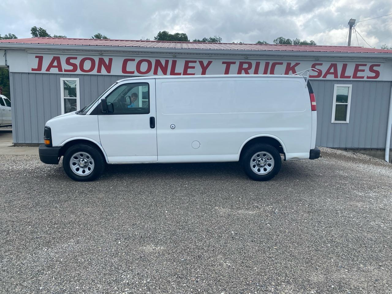 Chevrolet Express Cargo Van RWD 1500 135" 2010