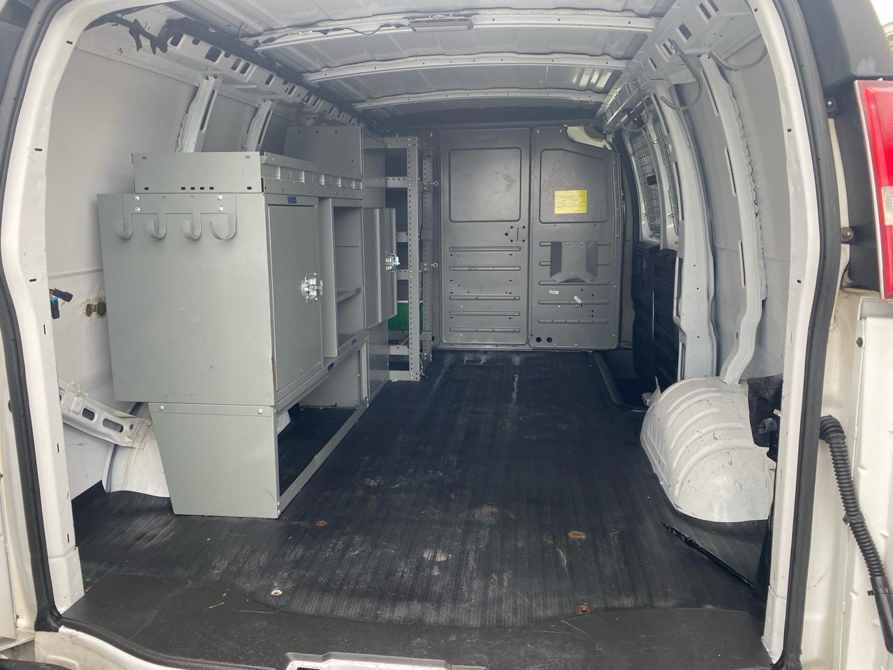 Chevrolet Express Cargo Van RWD 1500 135" 2010