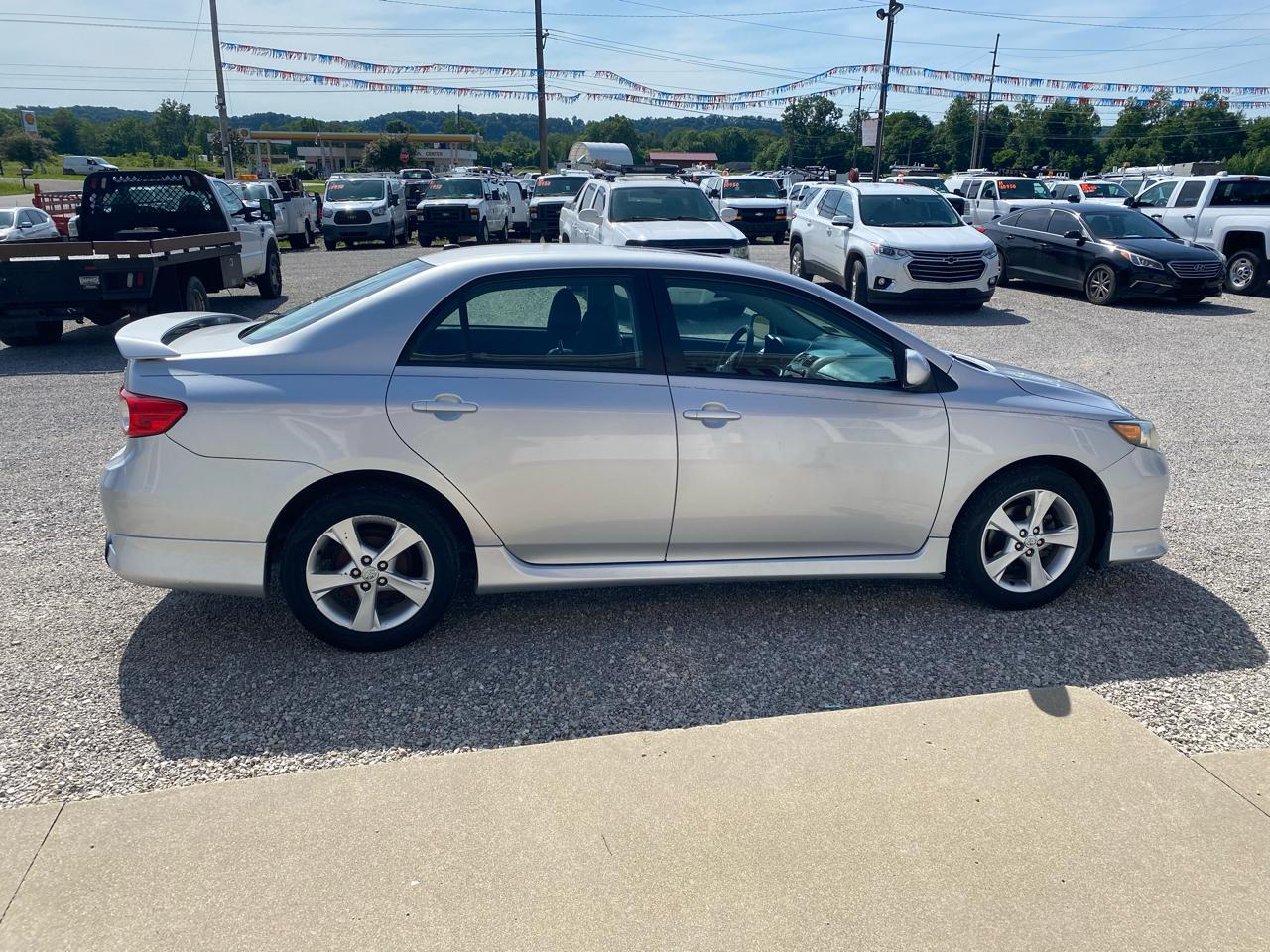 Toyota Corolla 4dr Sdn Auto S (Natl) 2011
