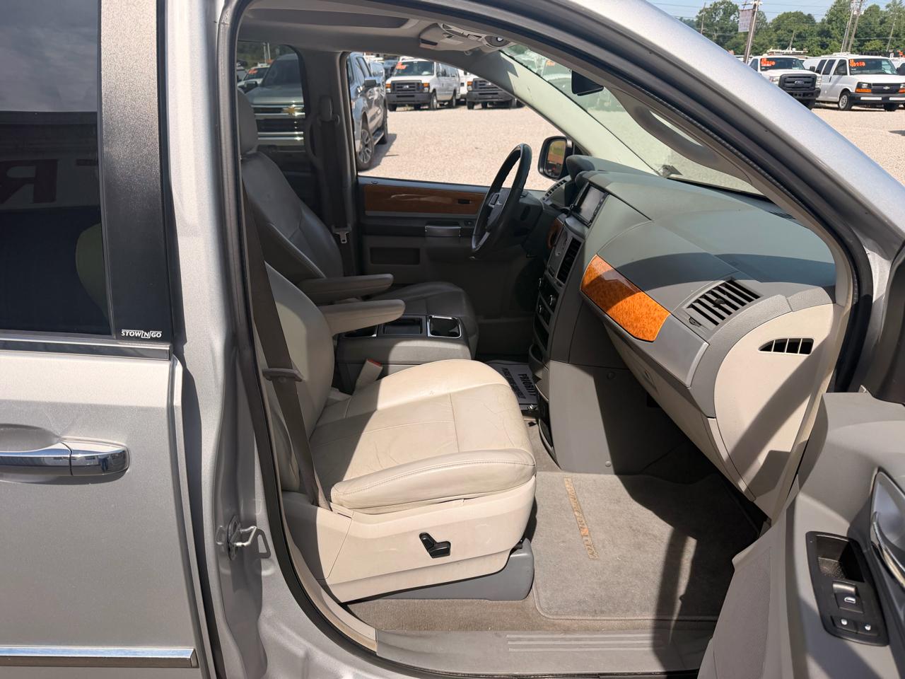 Chrysler Town & Country 4dr Wgn Limited 2010