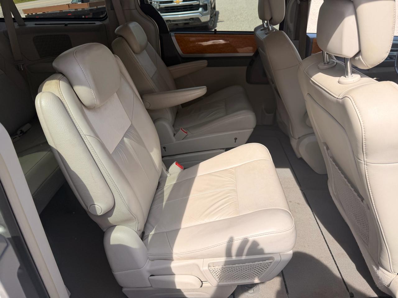 Chrysler Town & Country 4dr Wgn Limited 2010