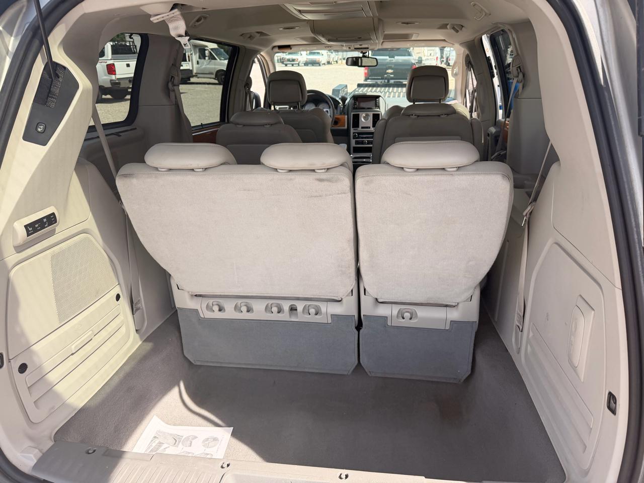 Chrysler Town & Country 4dr Wgn Limited 2010