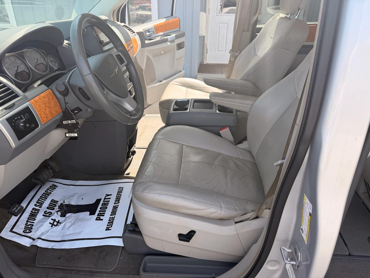 Chrysler Town & Country 4dr Wgn Limited 2010