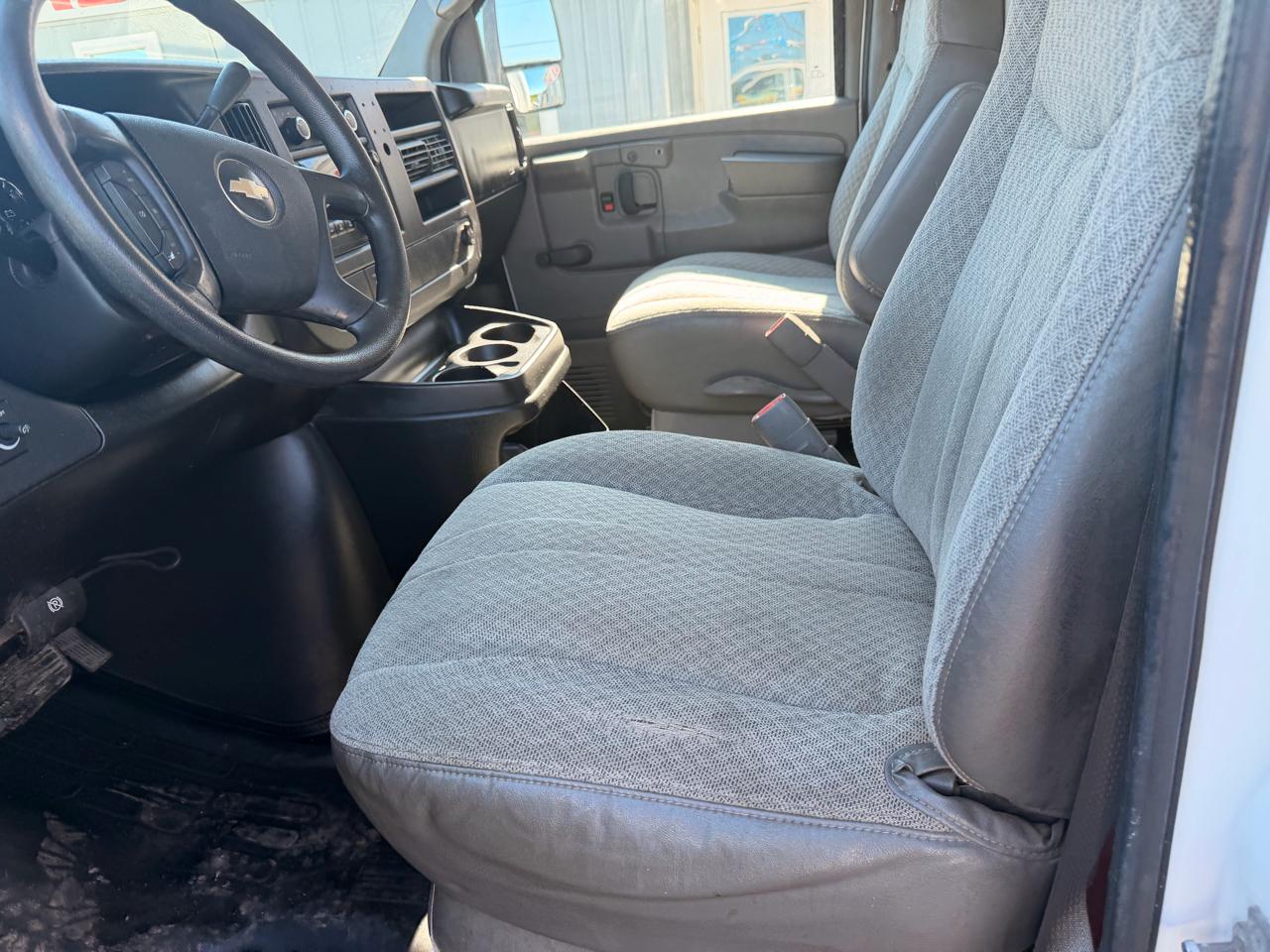 Chevrolet Express Commercial Cutaway 159" WB C7N DRW 2008