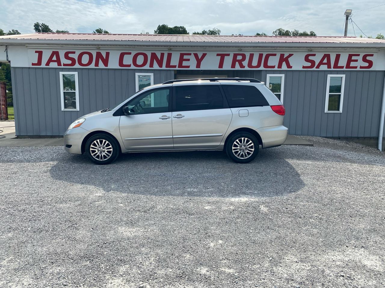 Toyota Sienna 5dr 7-Pass Van LE AWD (Natl) 2009