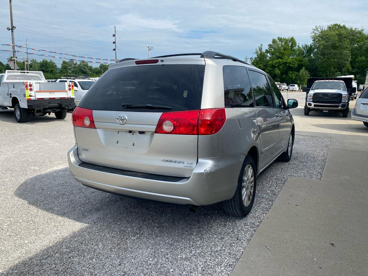 Toyota Sienna 5dr 7-Pass Van LE AWD (Natl) 2009