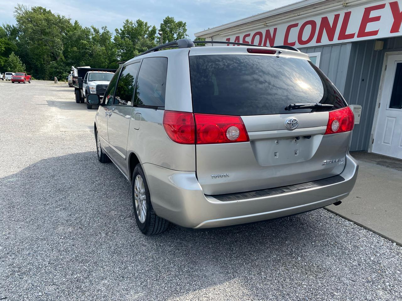 Toyota Sienna 5dr 7-Pass Van LE AWD (Natl) 2009