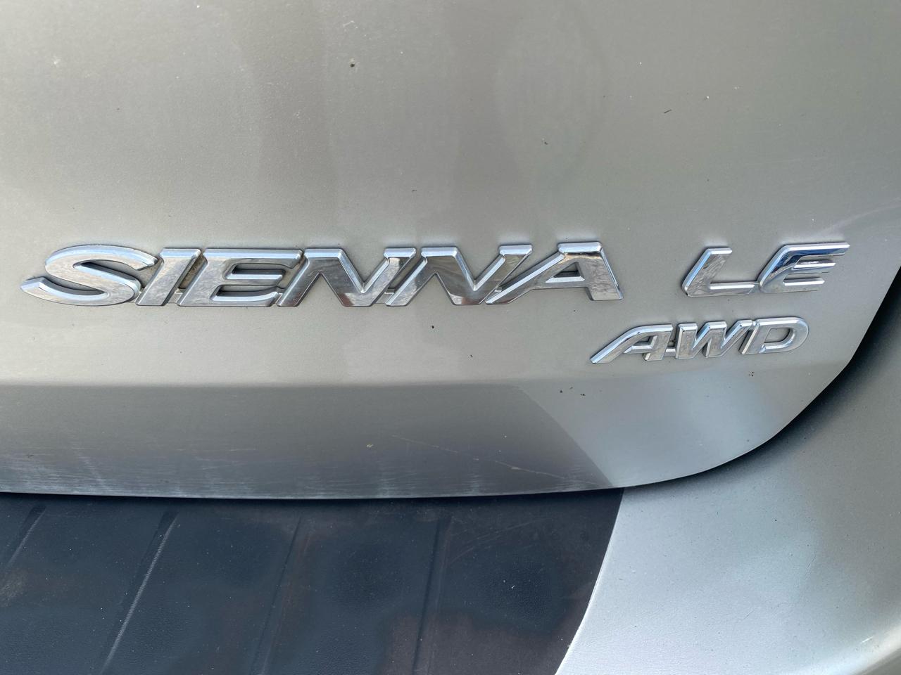 Toyota Sienna 5dr 7-Pass Van LE AWD (Natl) 2009