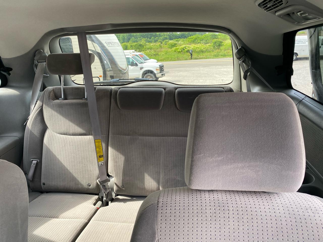 Toyota Sienna 5dr 7-Pass Van LE AWD (Natl) 2009