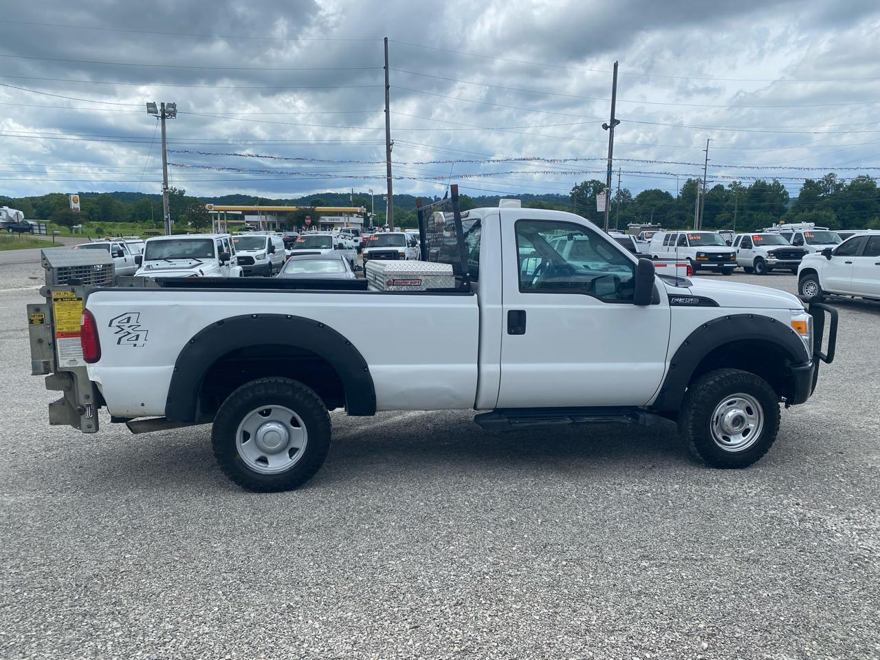Ford Super Duty F-350 SRW 4WD Reg Cab 137" XL 2012