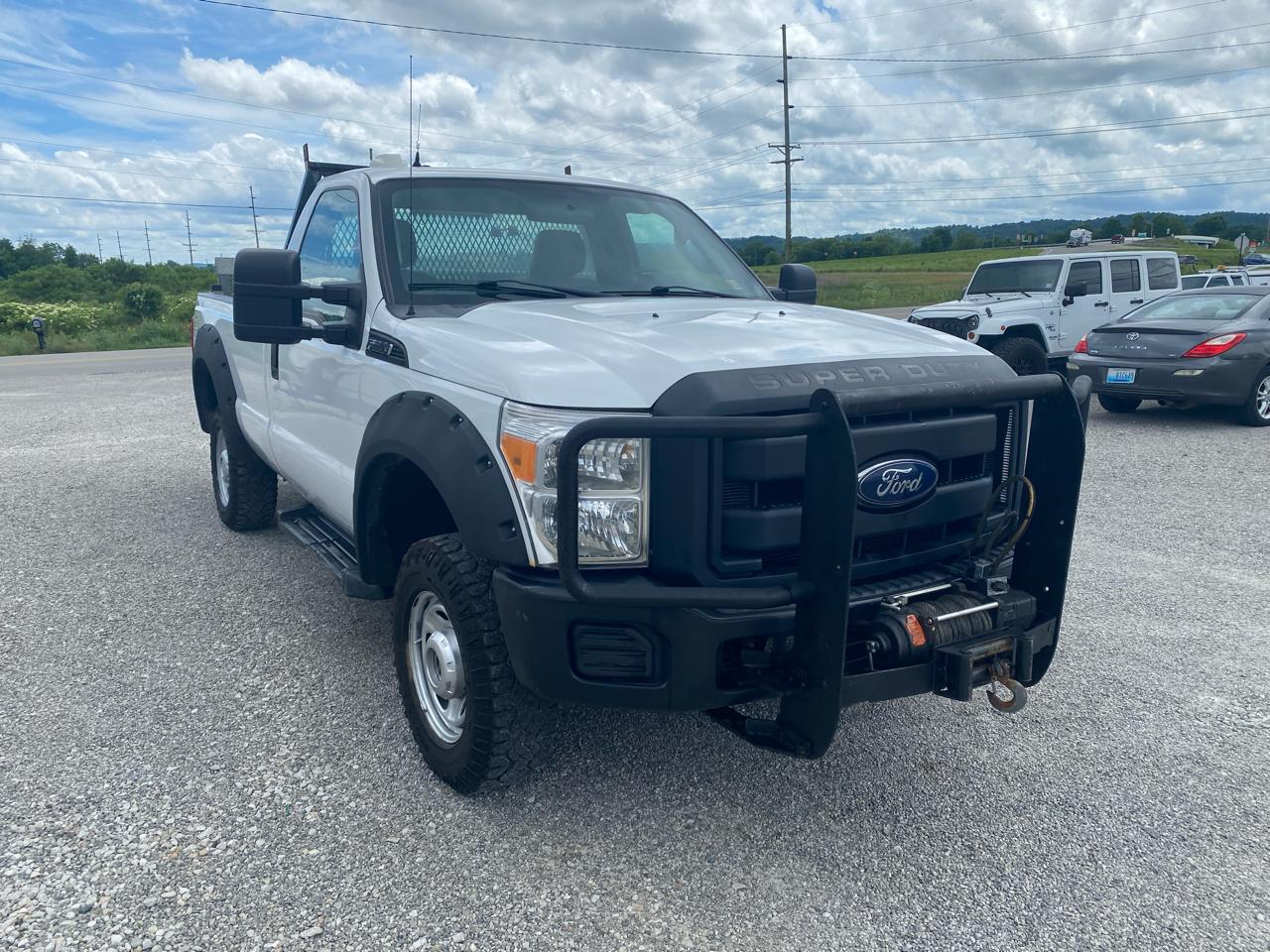 Ford Super Duty F-350 SRW 4WD Reg Cab 137" XL 2012