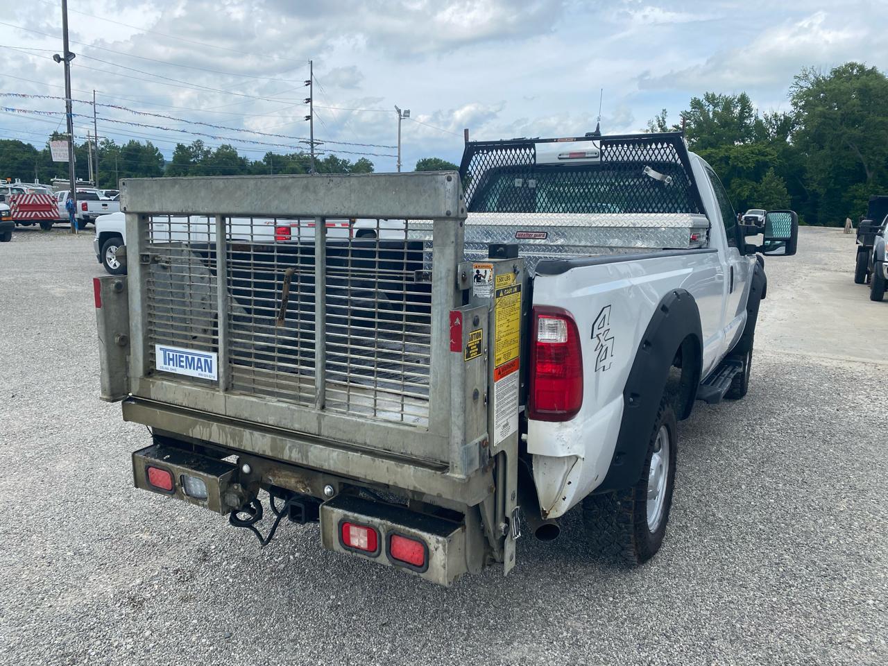 Ford Super Duty F-350 SRW 4WD Reg Cab 137" XL 2012