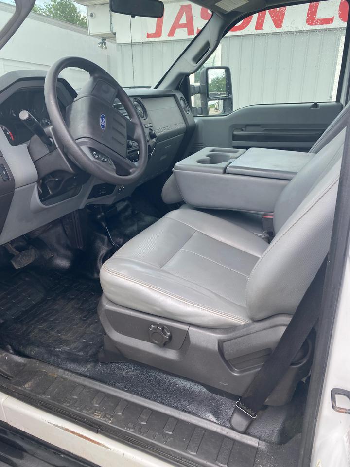 Ford Super Duty F-350 SRW 4WD Reg Cab 137" XL 2012