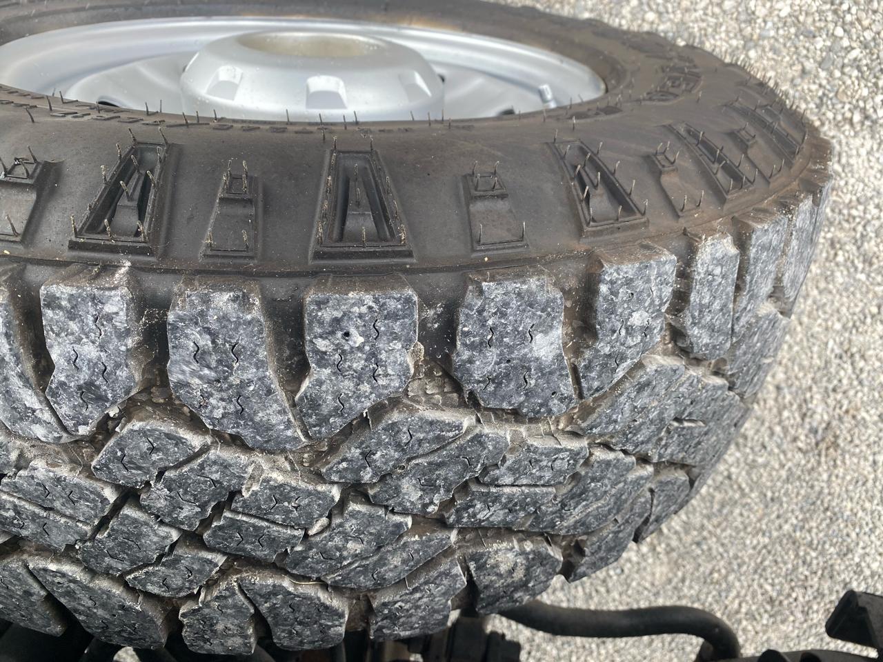 Ford Super Duty F-350 SRW 4WD Reg Cab 137" XL 2012