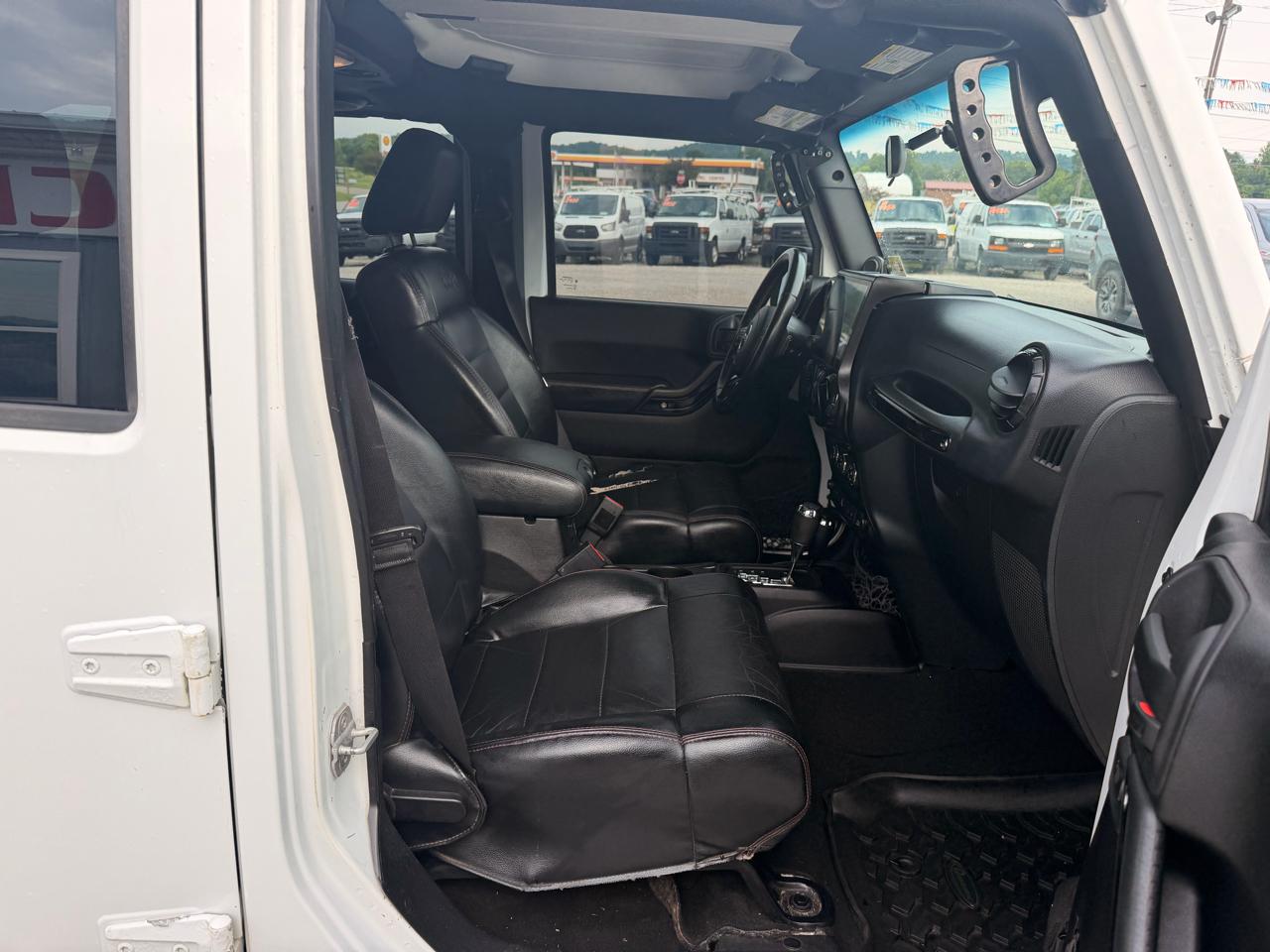 Jeep Wrangler Unlimited 4WD 4dr Altitude 2012