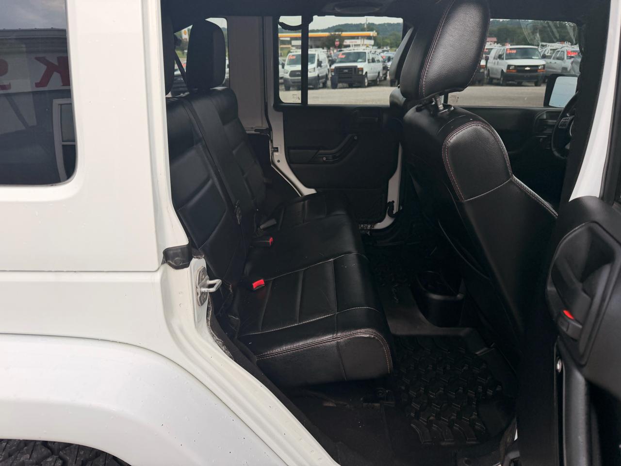Jeep Wrangler Unlimited 4WD 4dr Altitude 2012