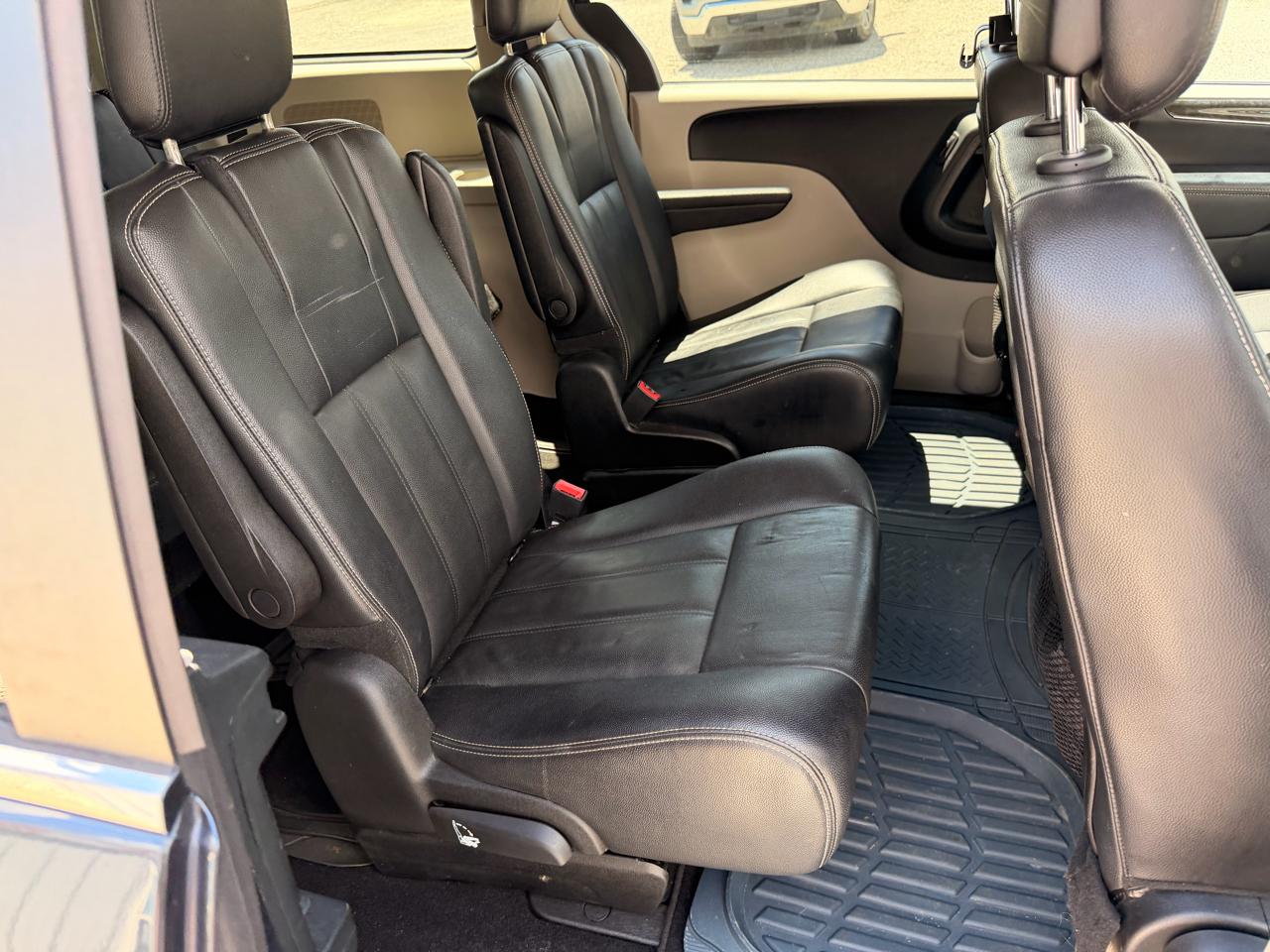 Chrysler Town & Country 4dr Wgn Touring 2013