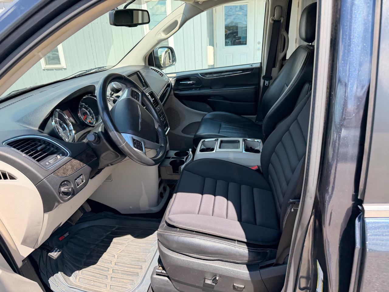 Chrysler Town & Country 4dr Wgn Touring 2013