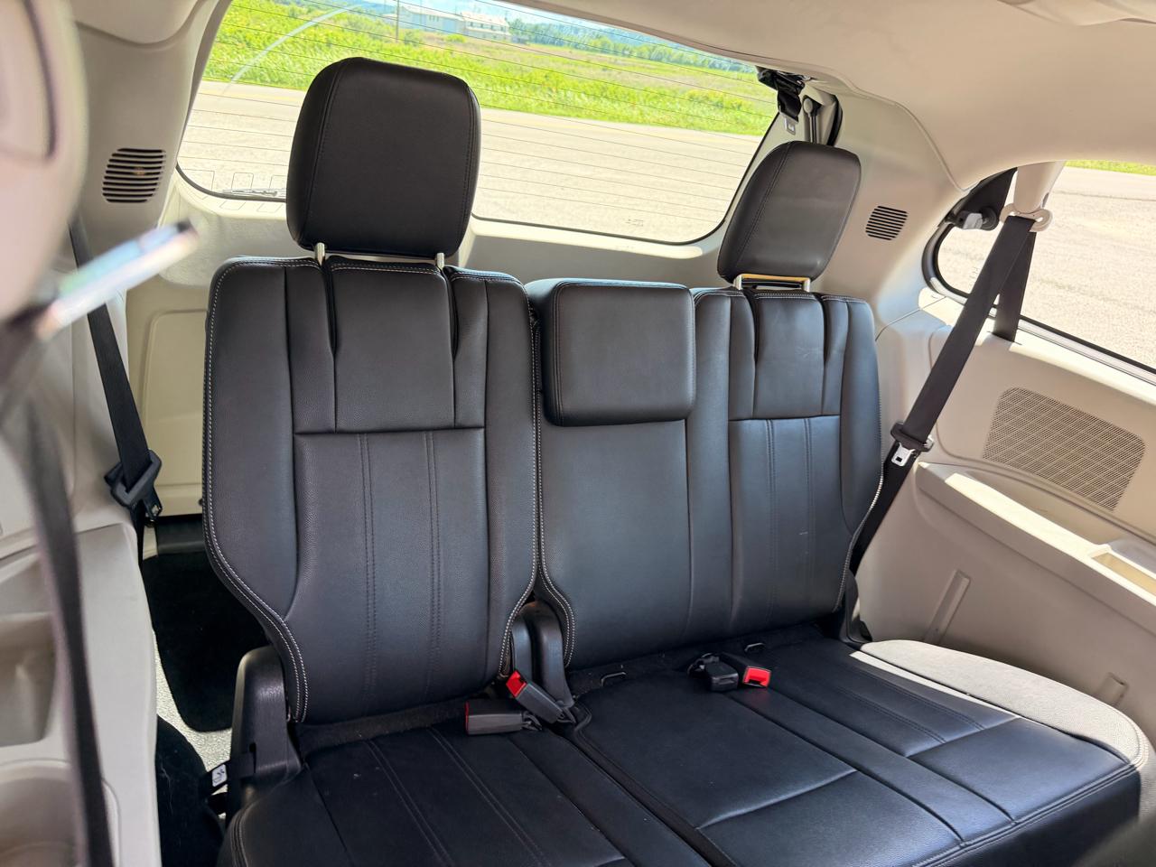 Chrysler Town & Country 4dr Wgn Touring 2013