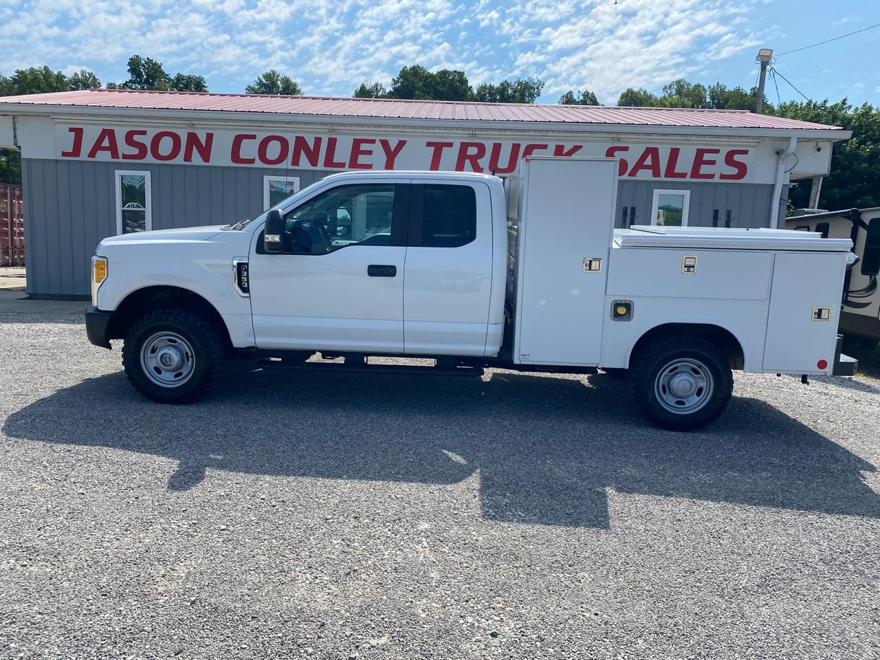 Ford Super Duty F-350 SRW XL 4WD SuperCab 8' Box 2017