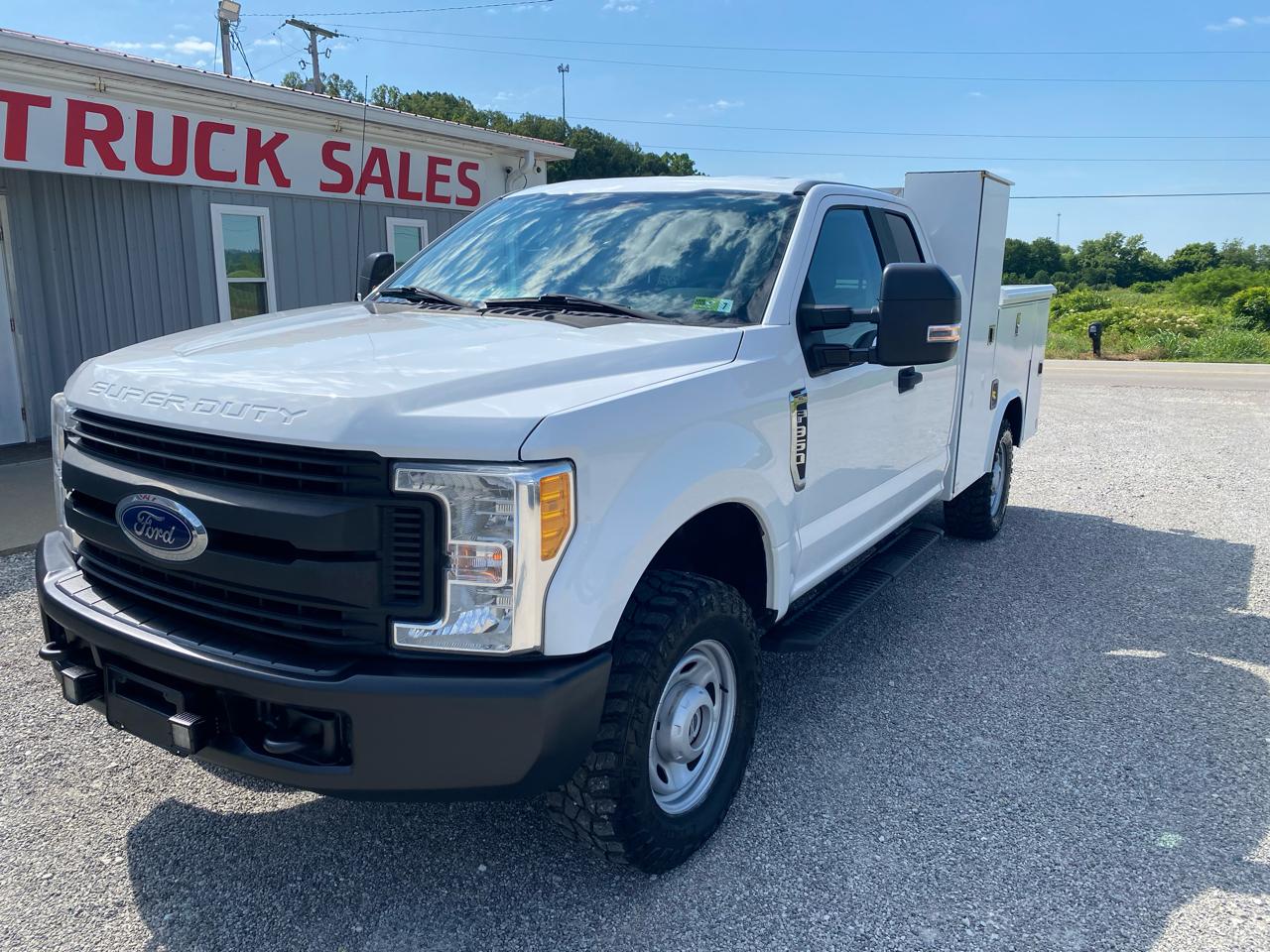 Ford Super Duty F-350 SRW XL 4WD SuperCab 8' Box 2017