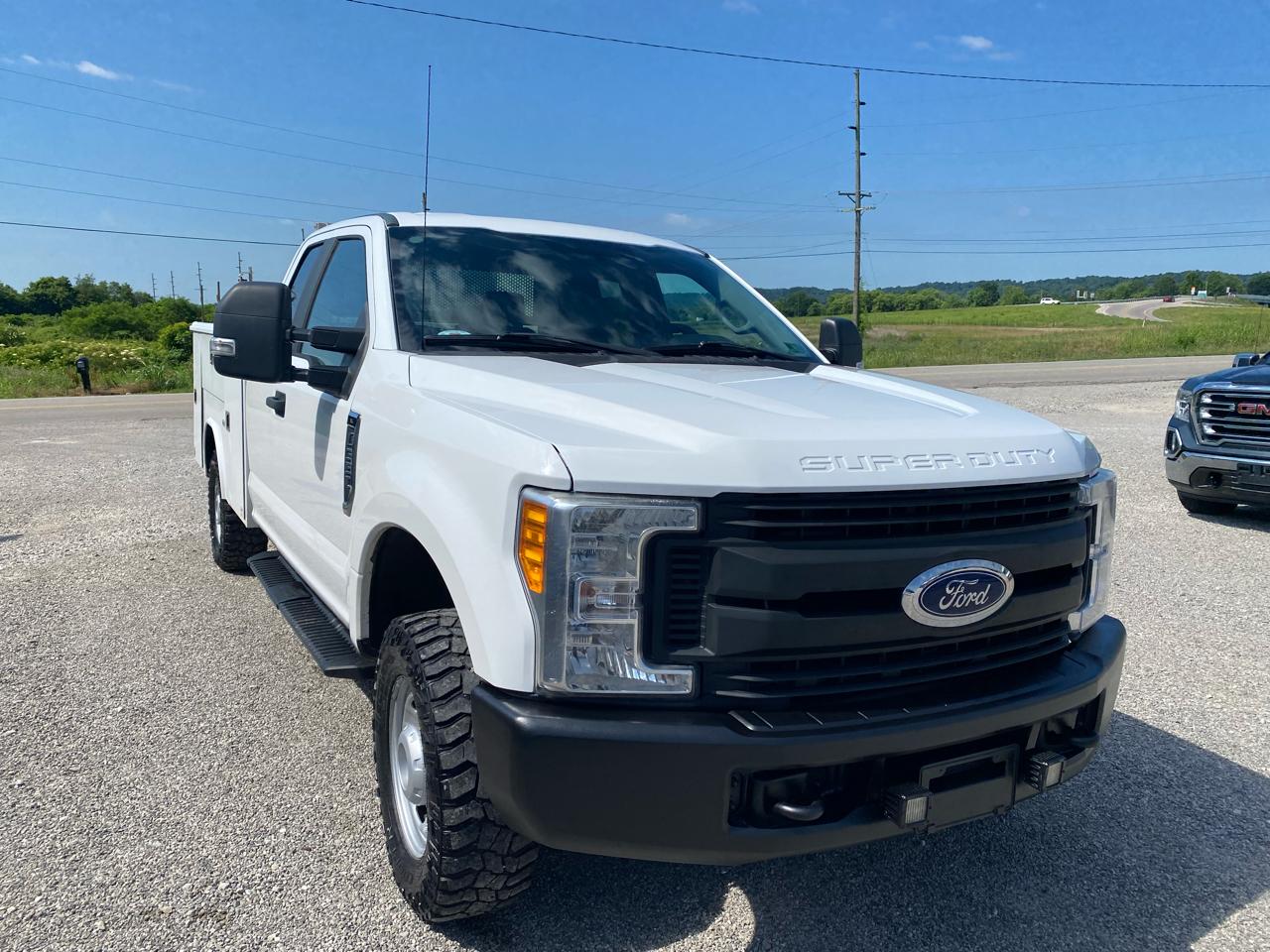 Ford Super Duty F-350 SRW XL 4WD SuperCab 8' Box 2017